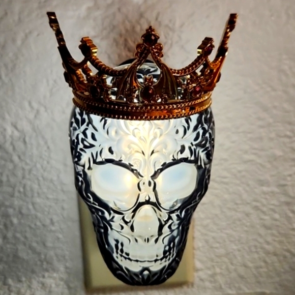 Bath & Body Works Other - ⚜️Bath & Body Works "Skull King" Night Light Wallflower Plug